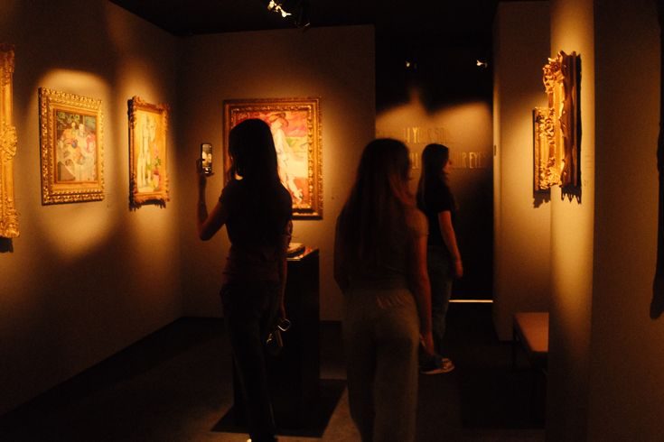 IDGAF gallery visitors